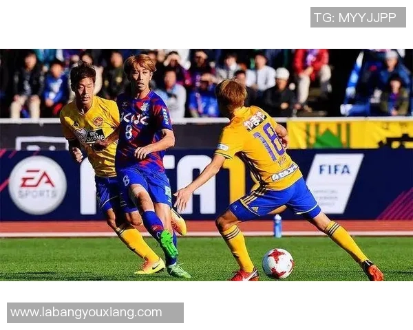 山口雷诺与群马温泉的激烈对决展现足球魅力与团队精神